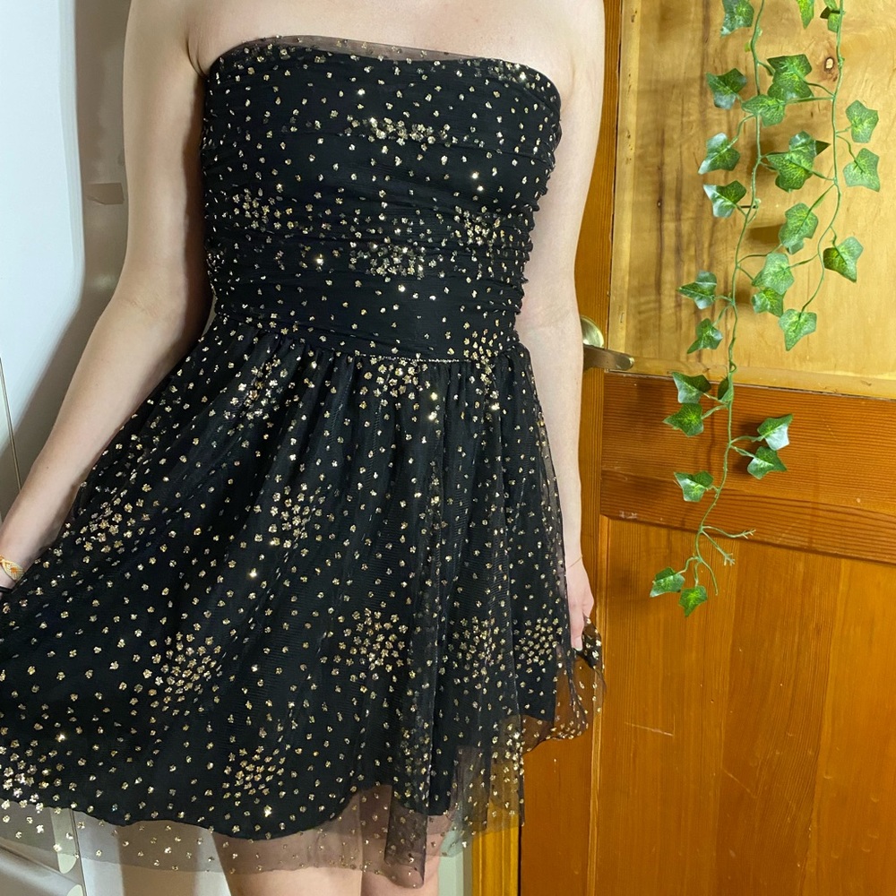 Forever 21 black tulle fit and flare strapless party dress with gold glitter